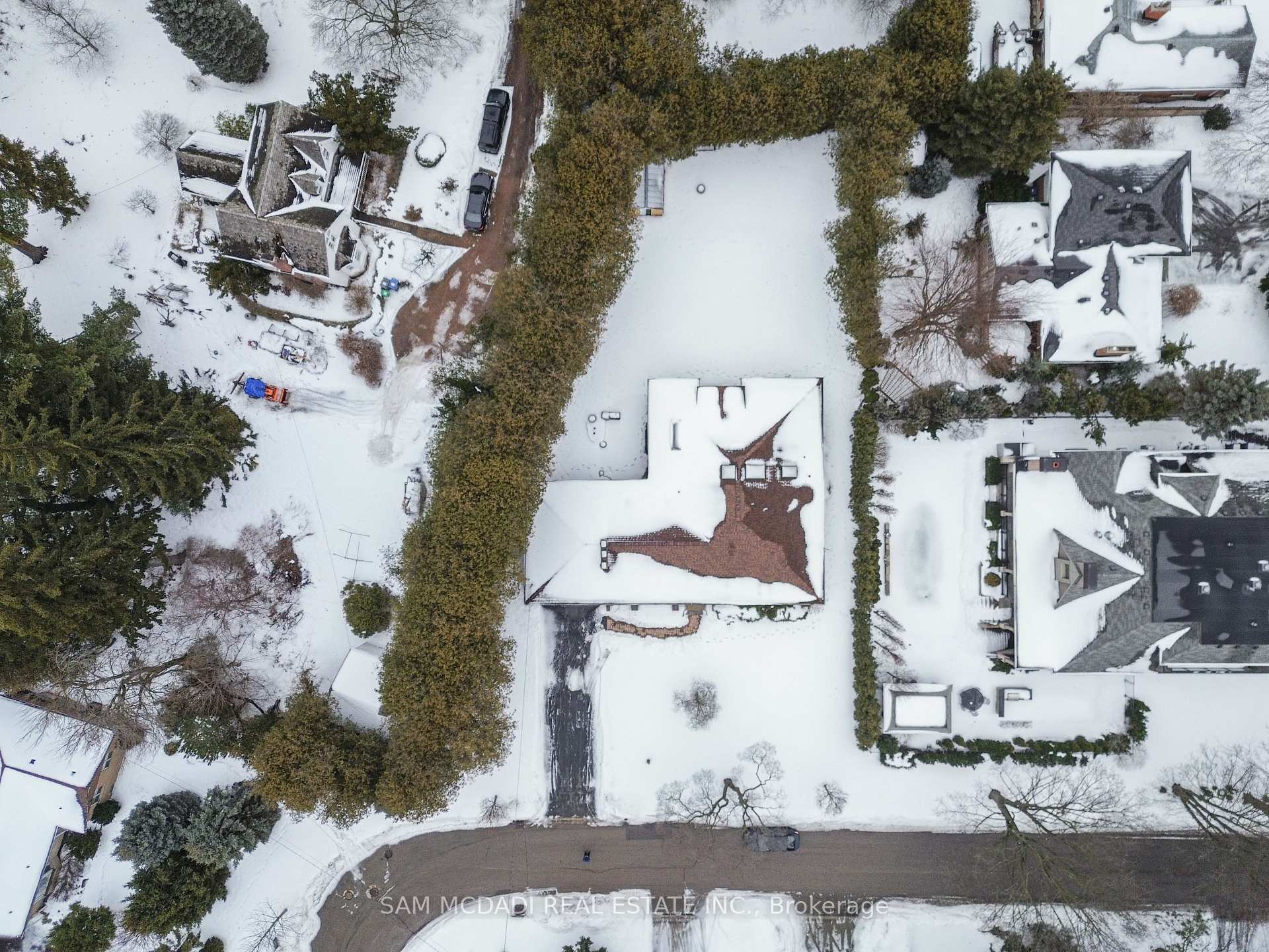 521 Vanessa Crescent