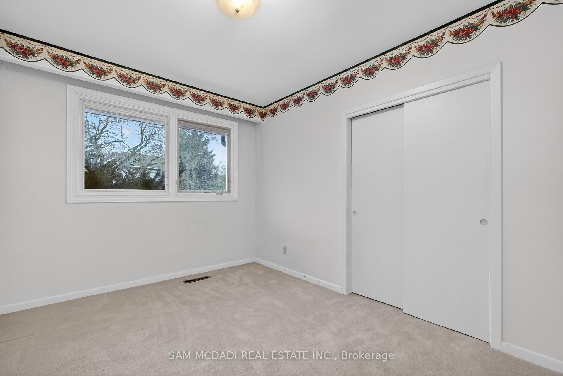 521 Vanessa Crescent