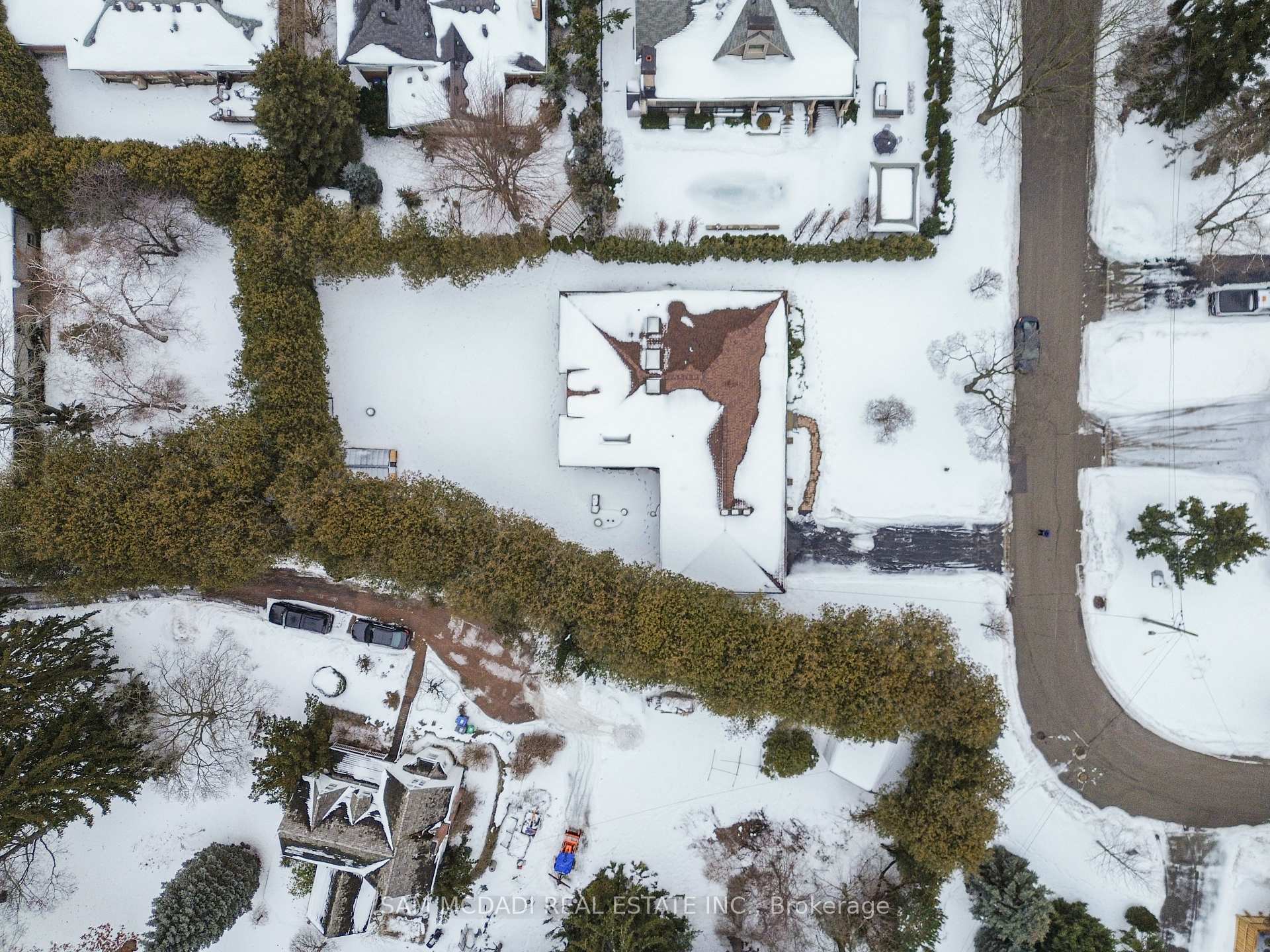 521 Vanessa Crescent