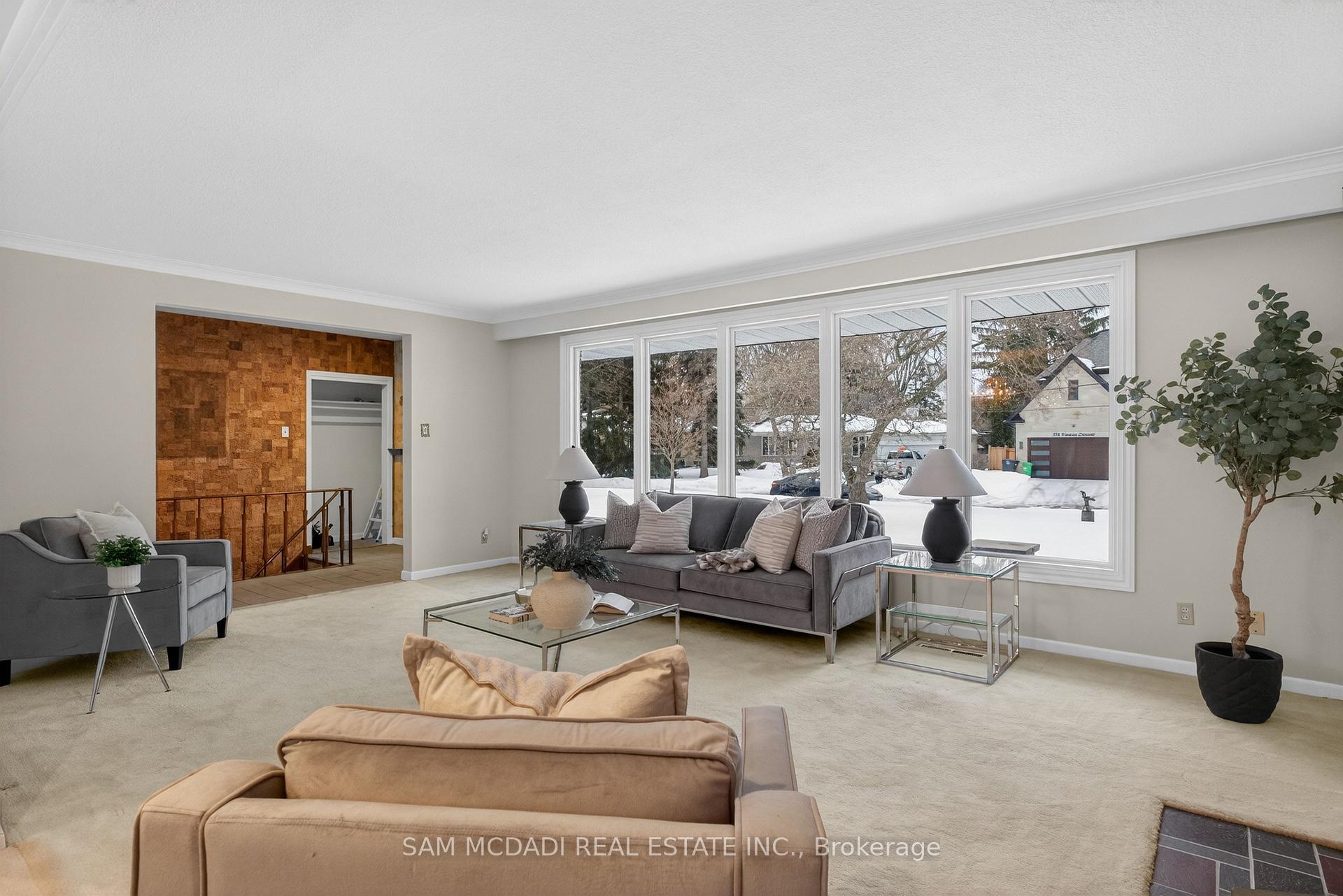 521 Vanessa Crescent