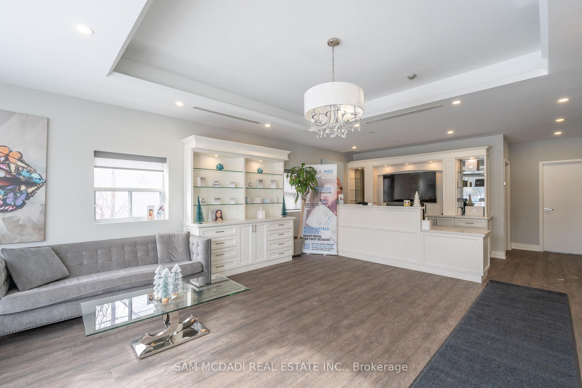 1651 Lakeshore Road W