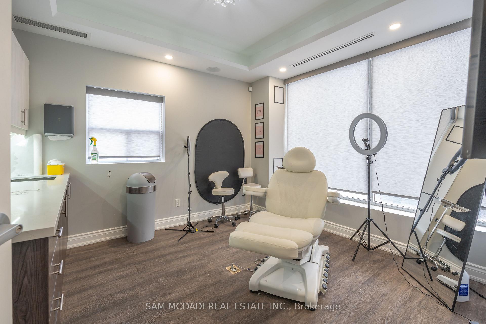 1651 Lakeshore Road W