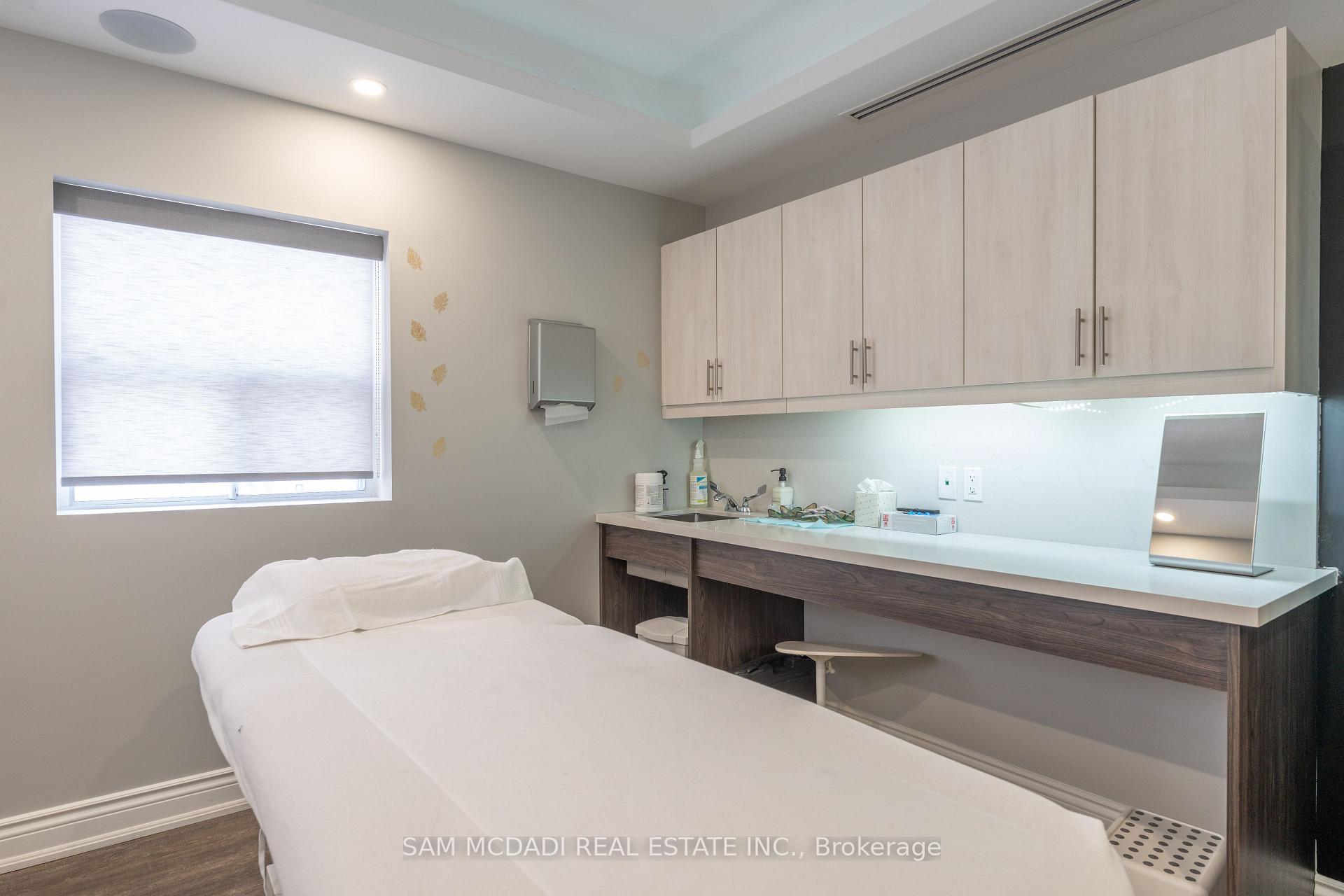 1651 Lakeshore Road W