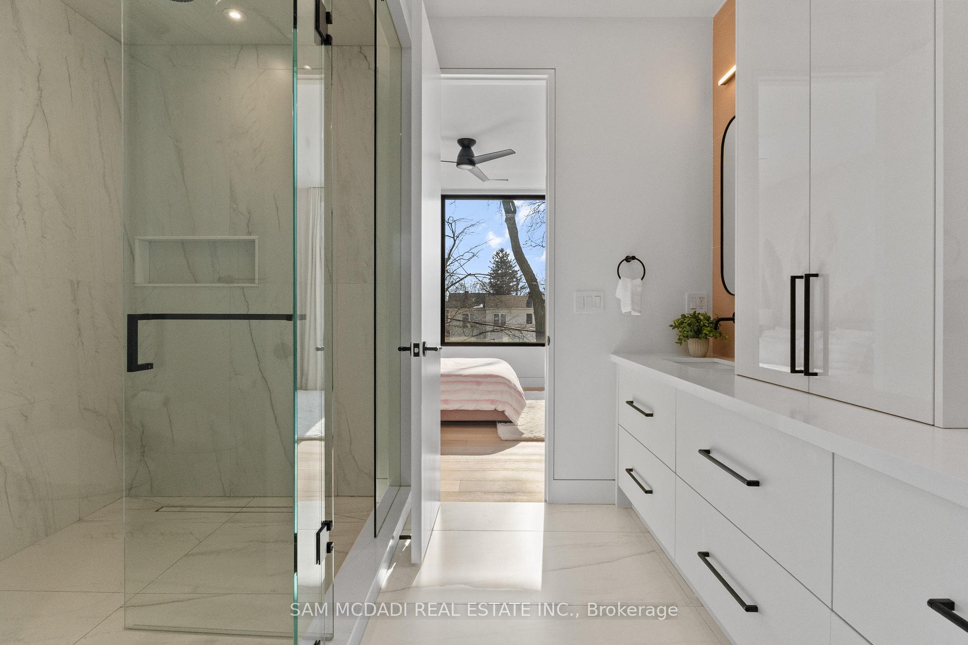 2186 Harcourt Crescent