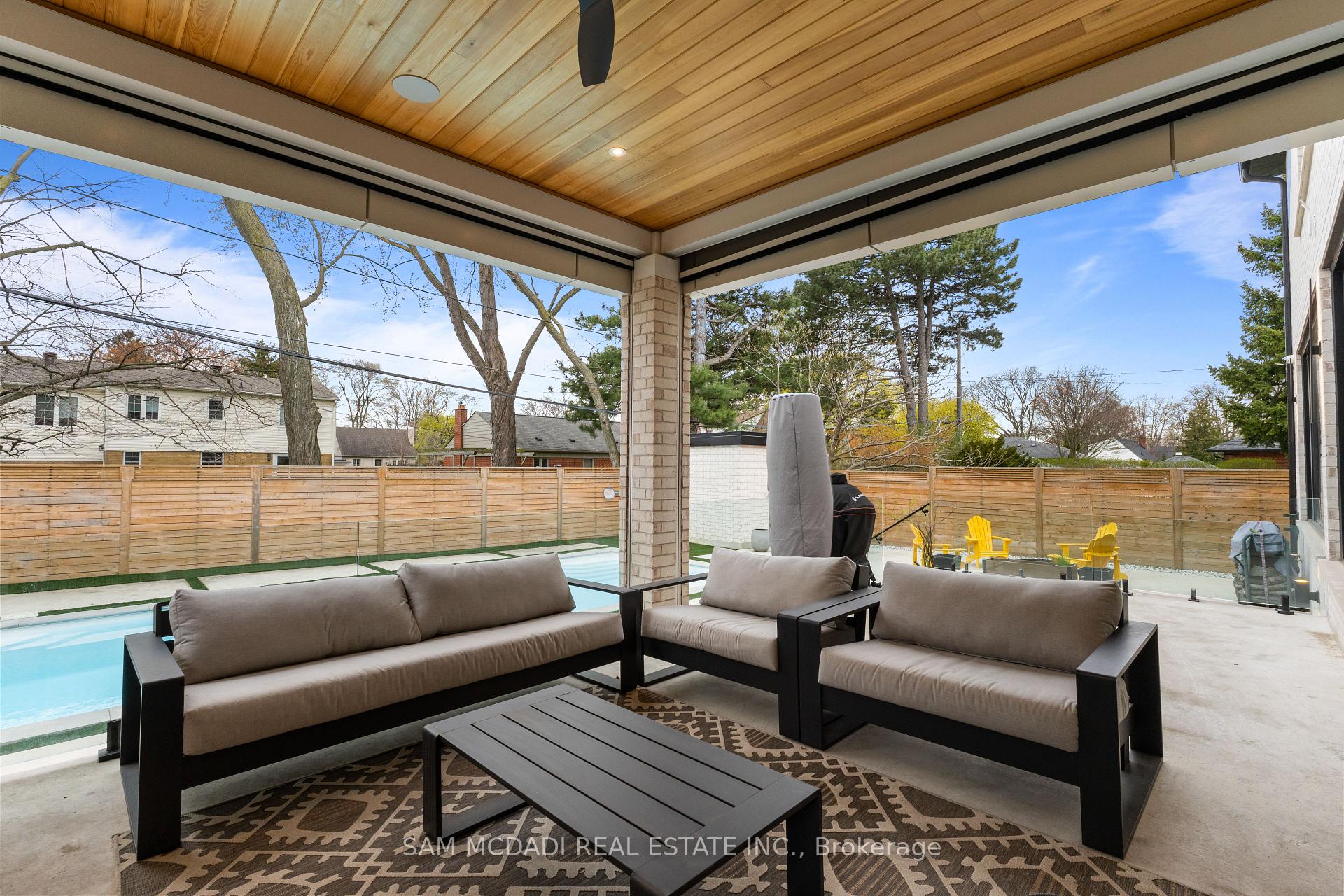 2186 Harcourt Crescent