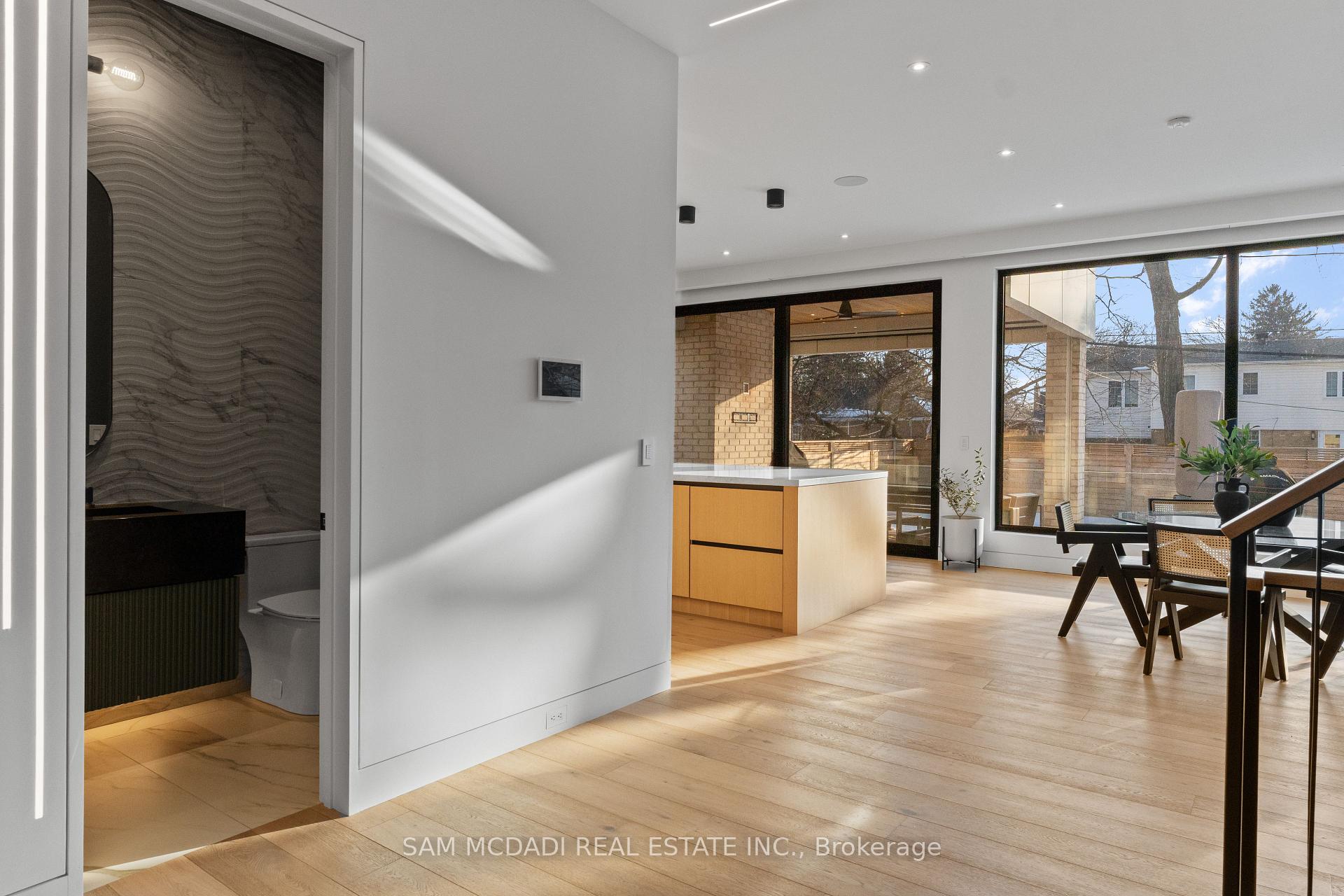 2186 Harcourt Crescent
