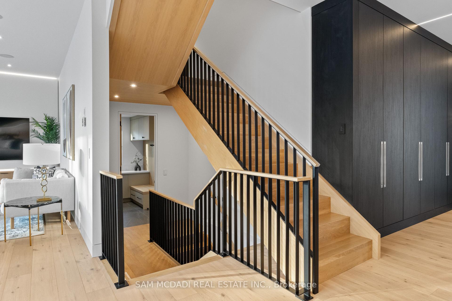 2186 Harcourt Crescent