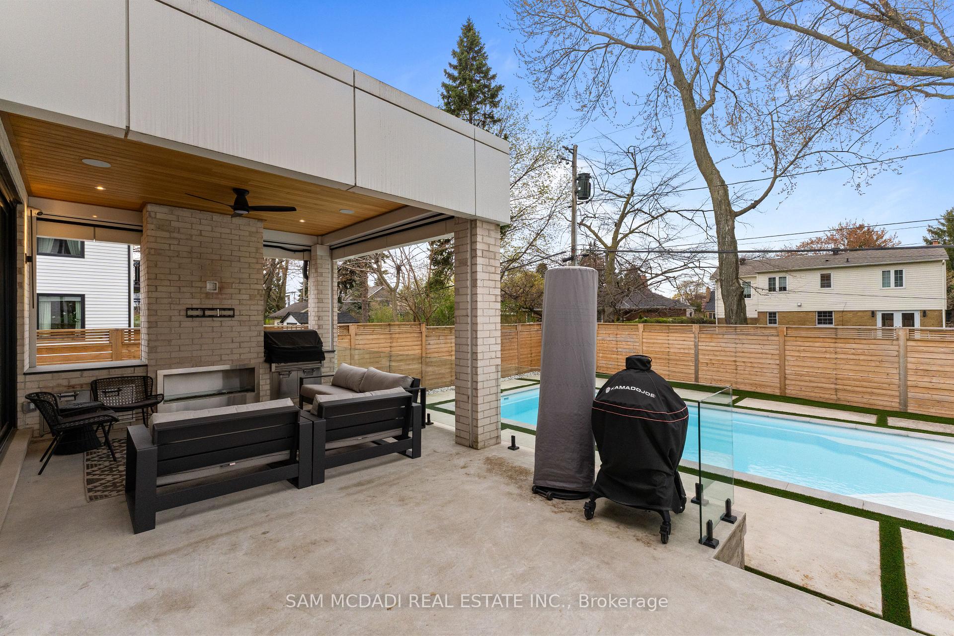 2186 Harcourt Crescent