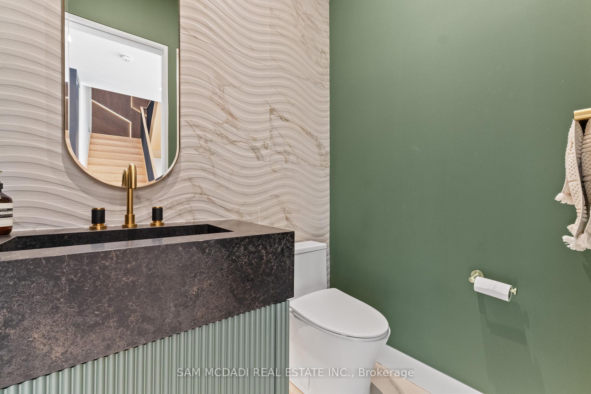 2186 Harcourt Crescent