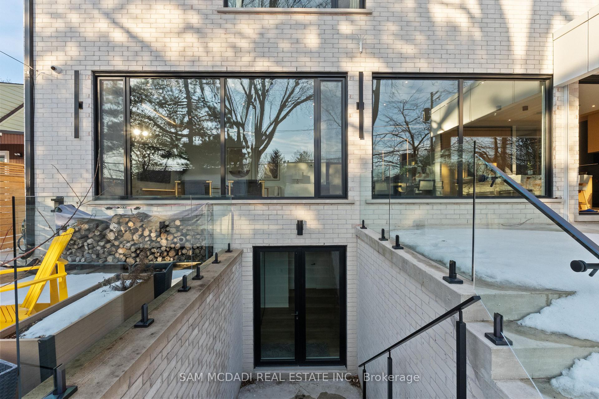 2186 Harcourt Crescent