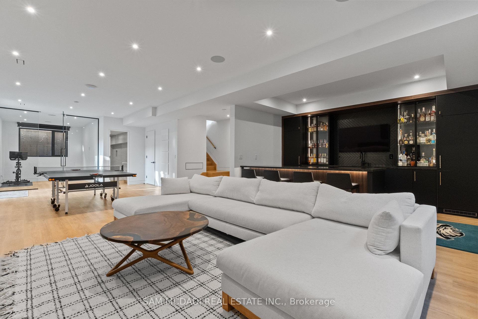 2186 Harcourt Crescent