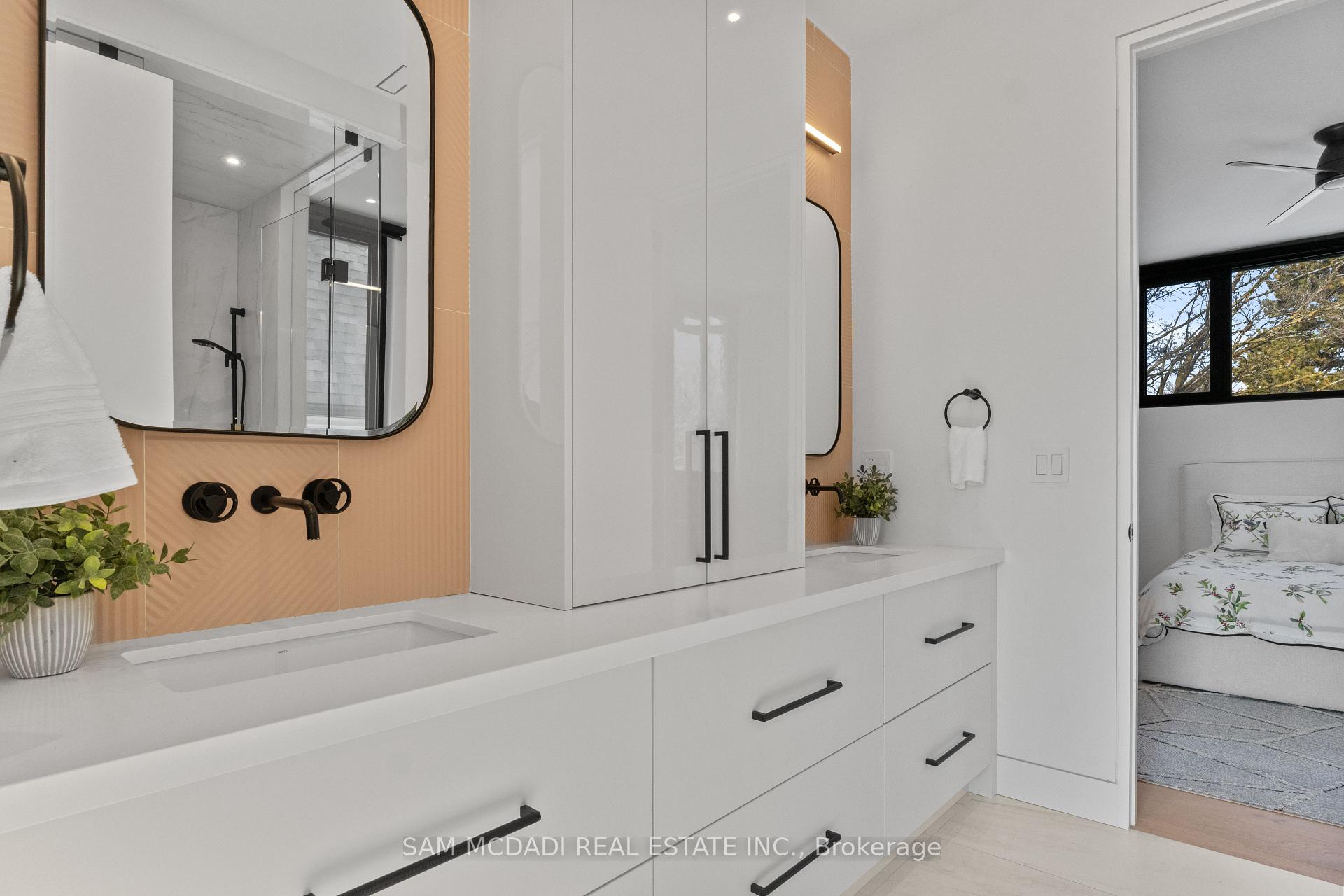 2186 Harcourt Crescent