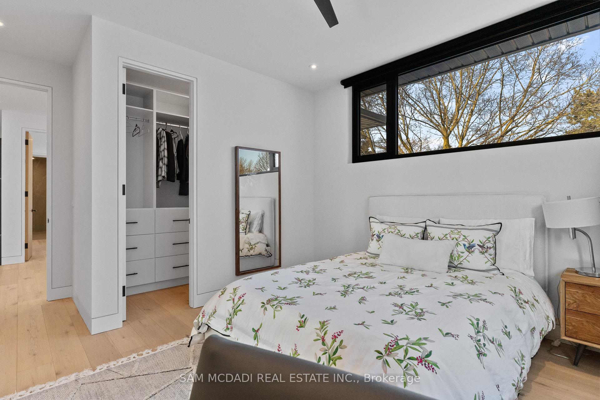 2186 Harcourt Crescent