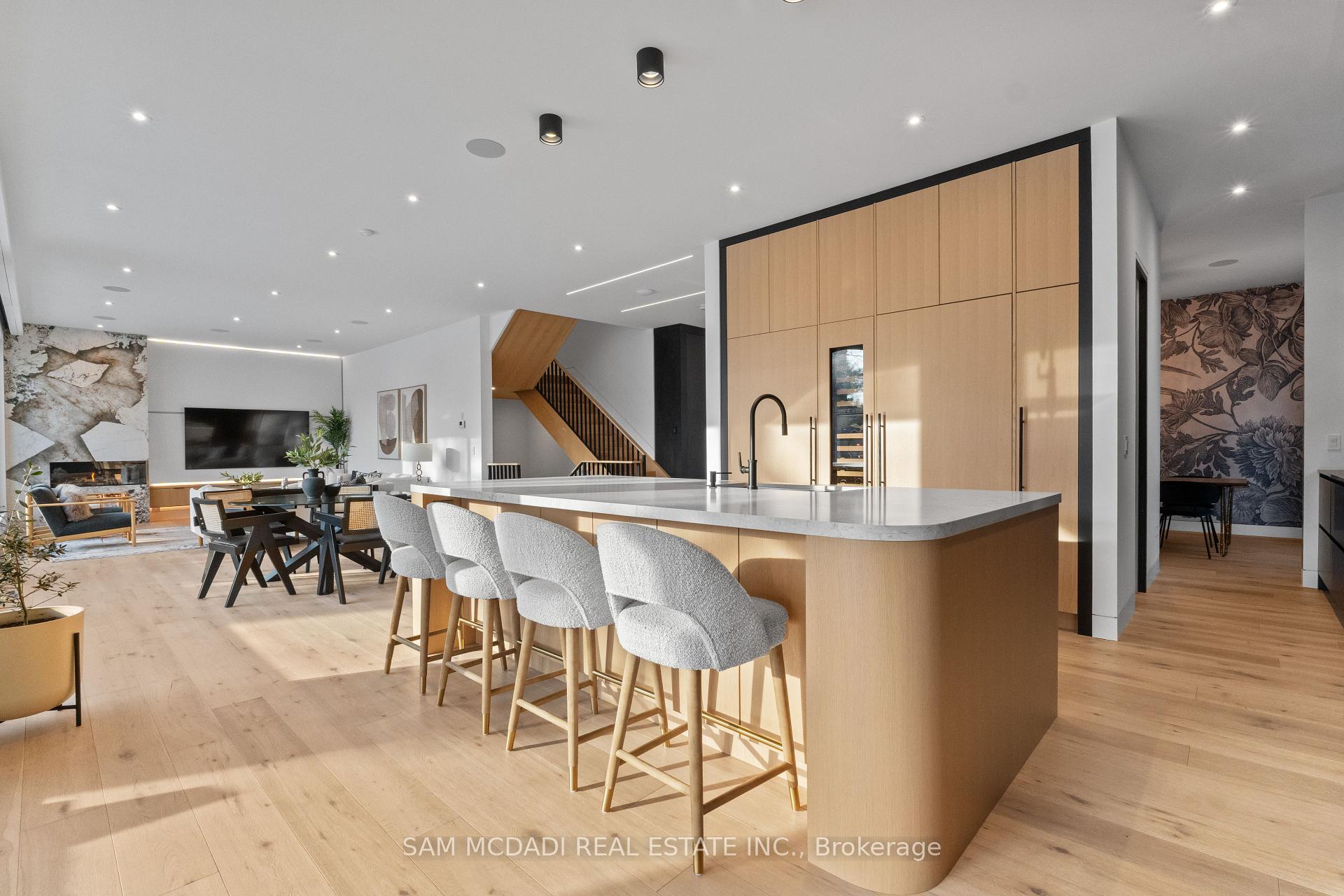 2186 Harcourt Crescent