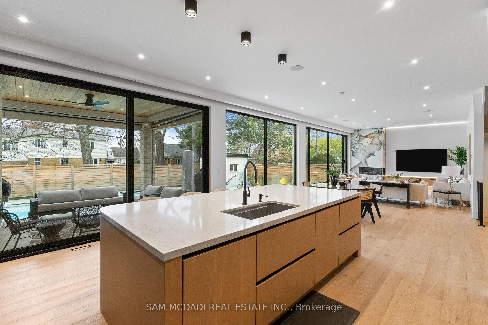 2186 Harcourt Crescent