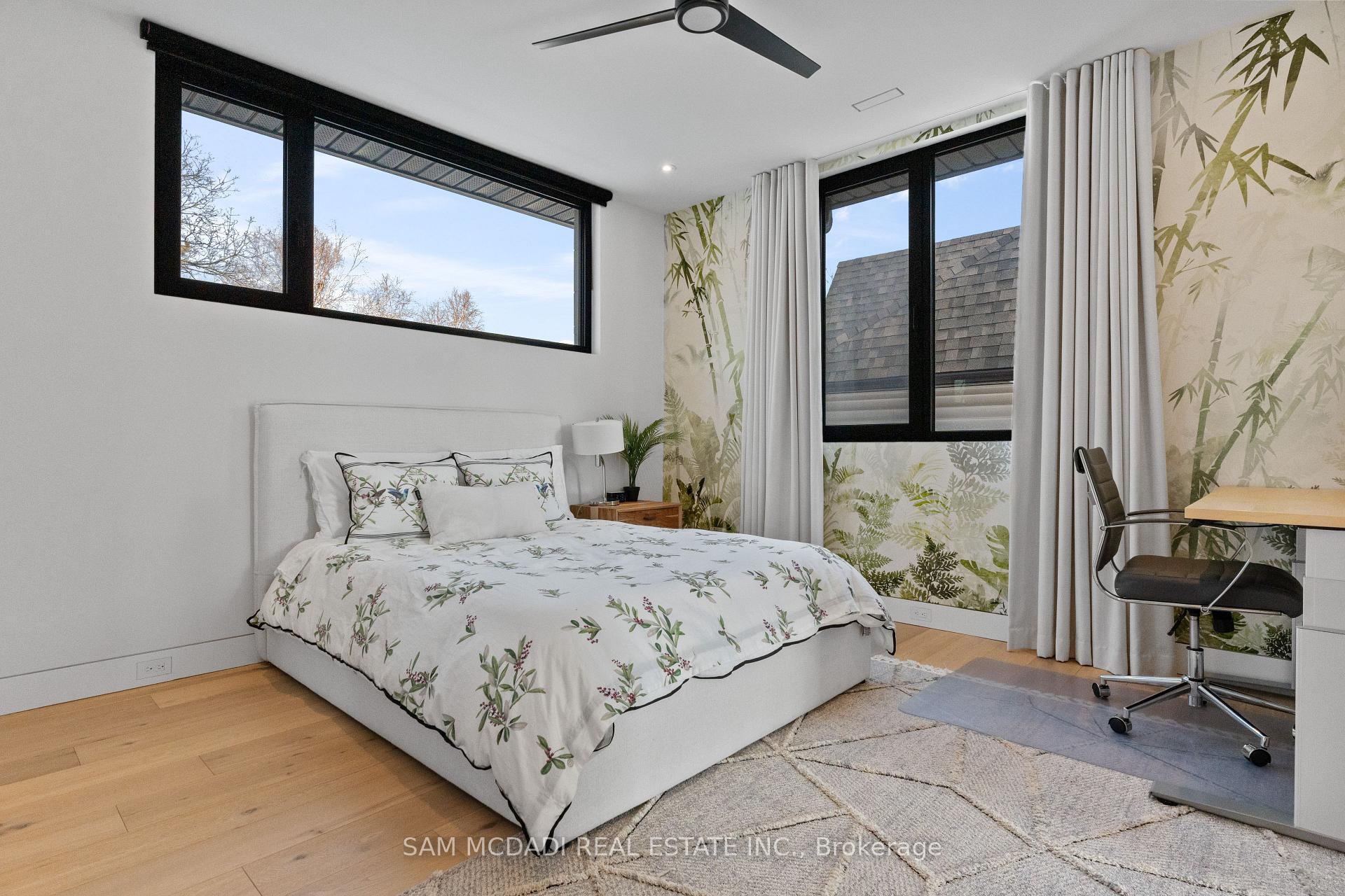 2186 Harcourt Crescent