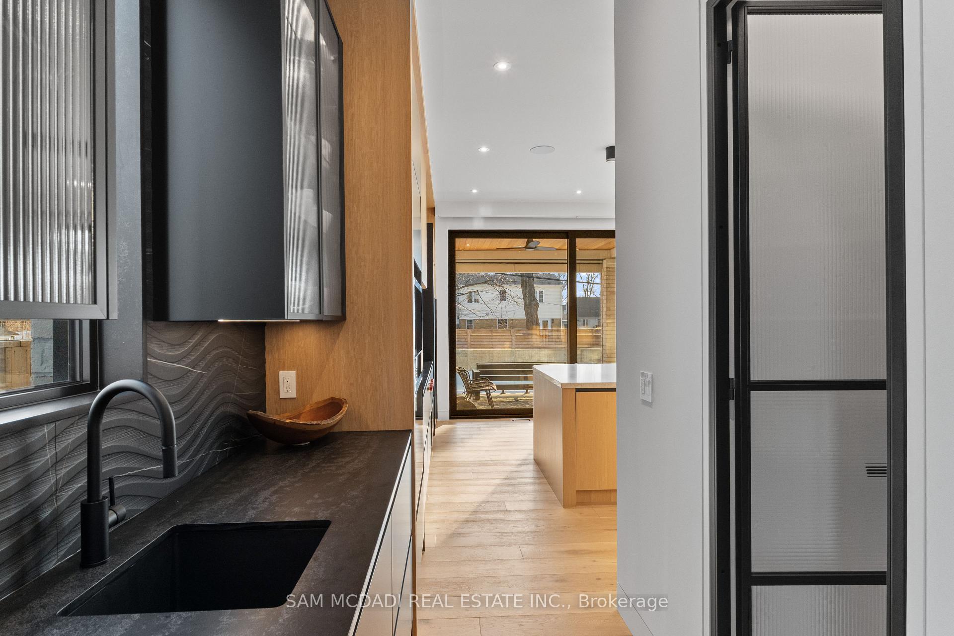 2186 Harcourt Crescent