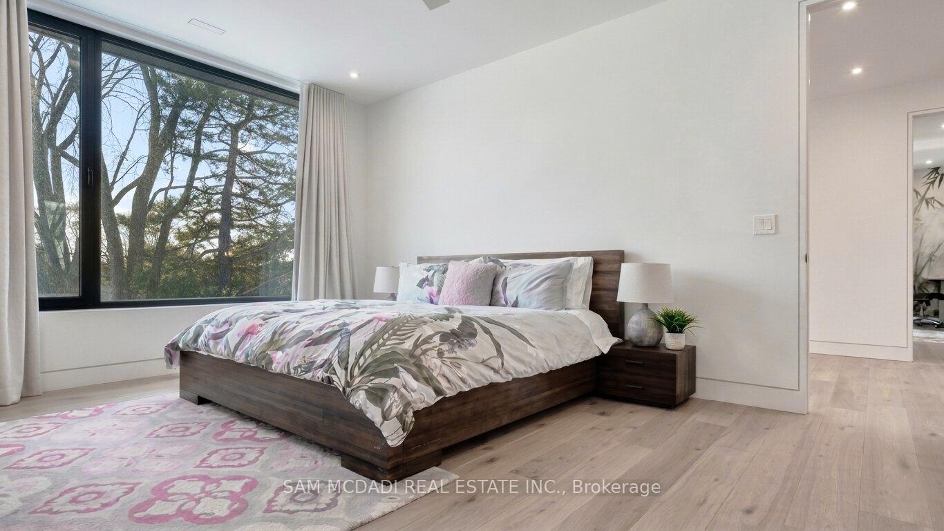 2186 Harcourt Crescent