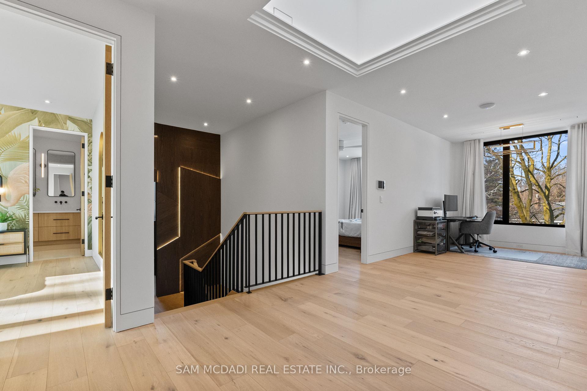 2186 Harcourt Crescent