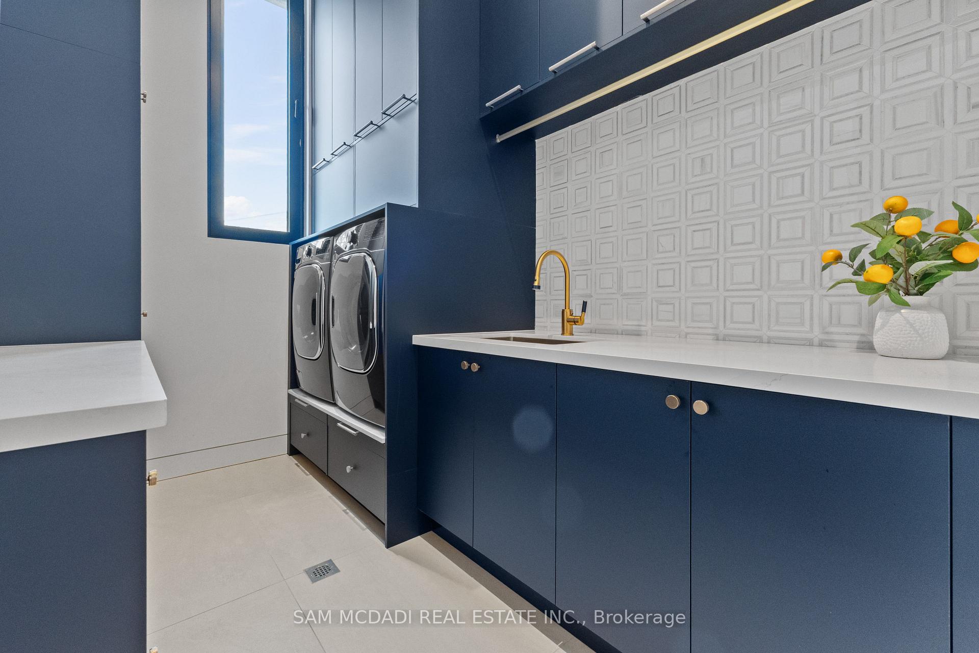 2186 Harcourt Crescent