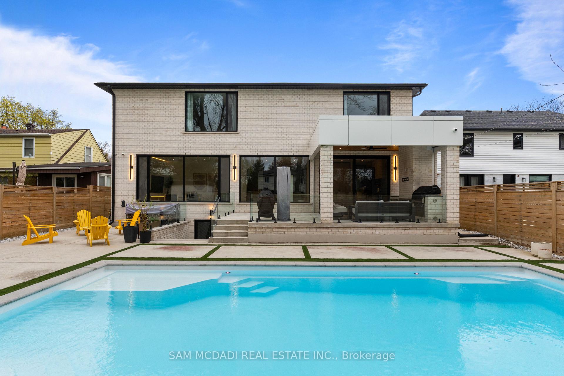2186 Harcourt Crescent