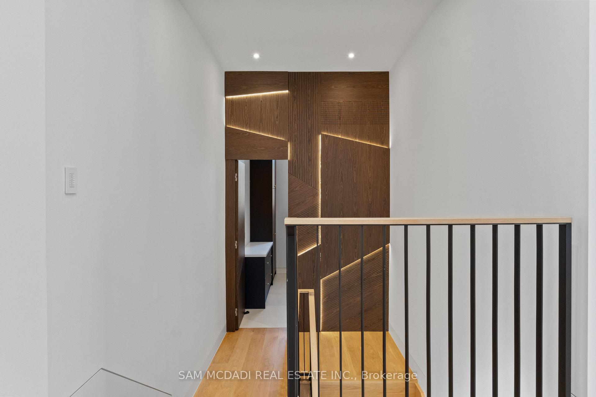 2186 Harcourt Crescent
