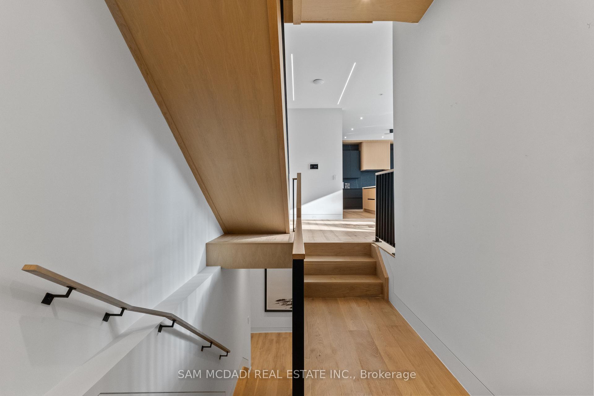 2186 Harcourt Crescent