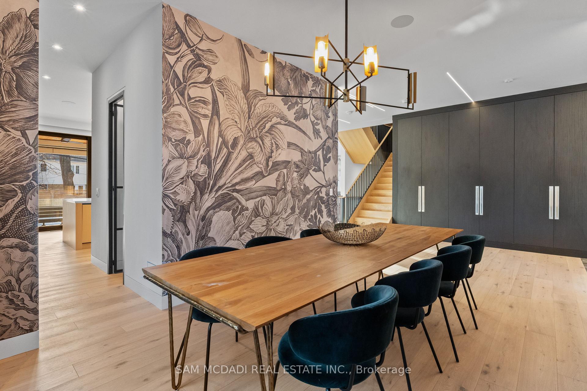 2186 Harcourt Crescent