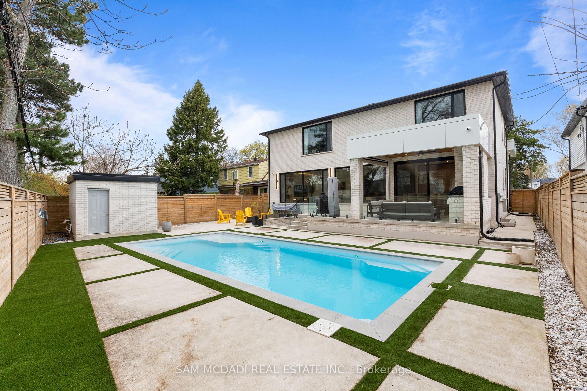 2186 Harcourt Crescent