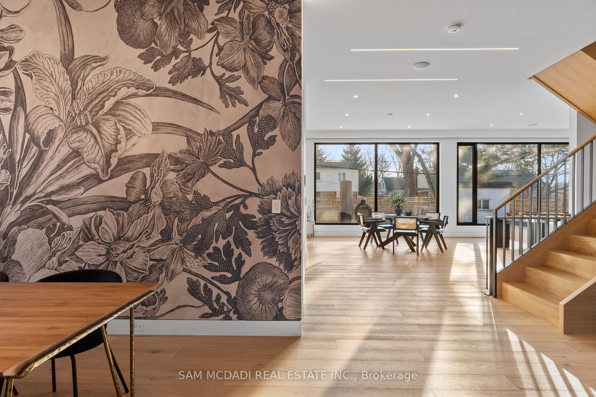 2186 Harcourt Crescent