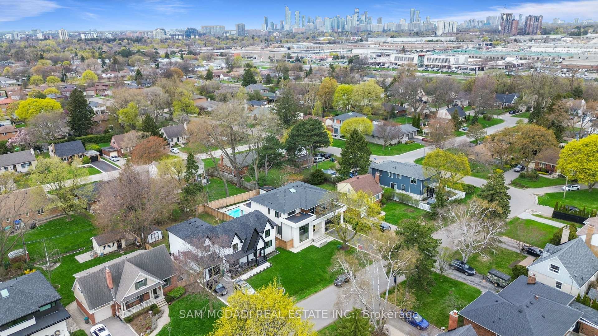 2186 Harcourt Crescent