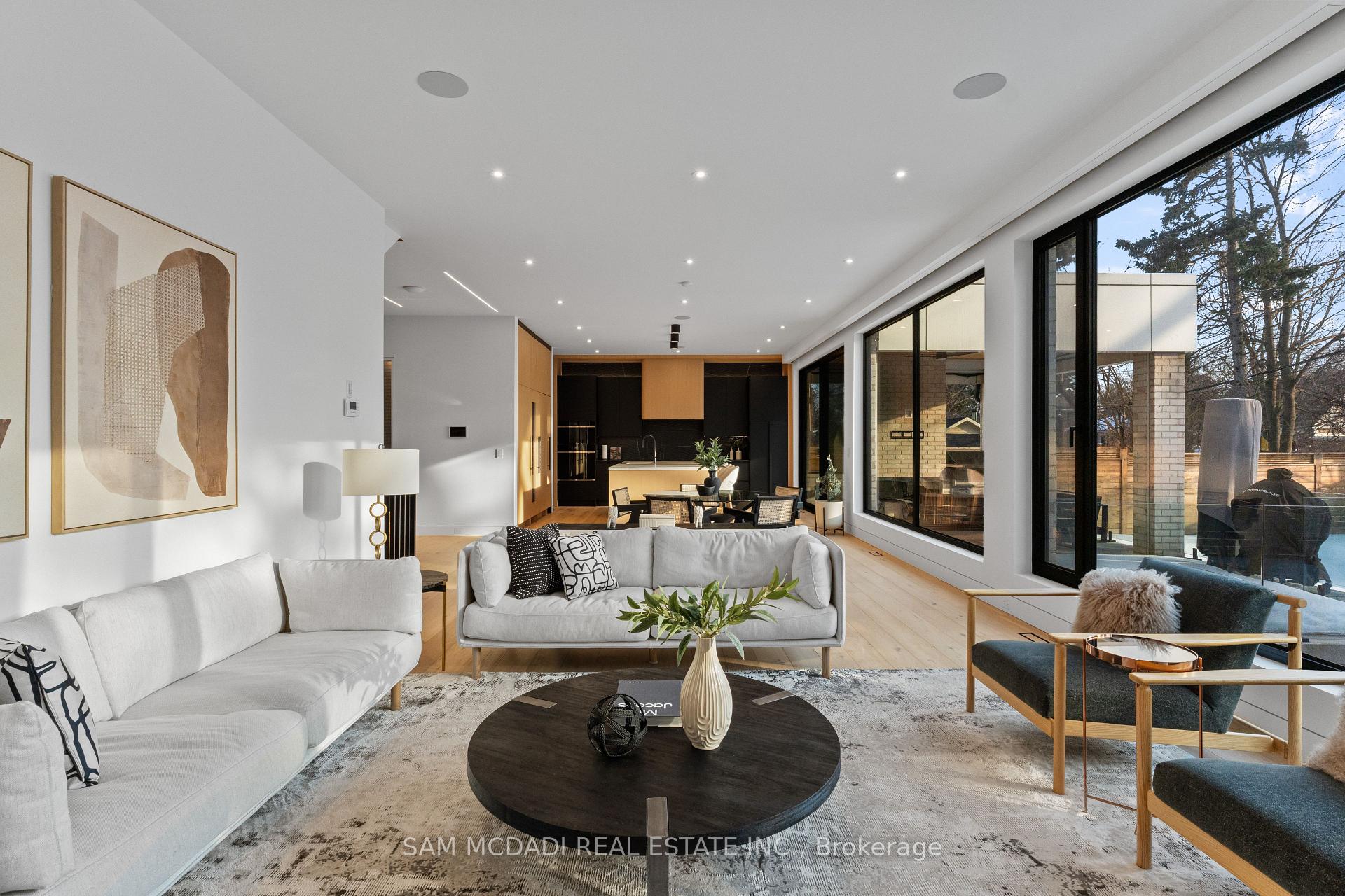 2186 Harcourt Crescent