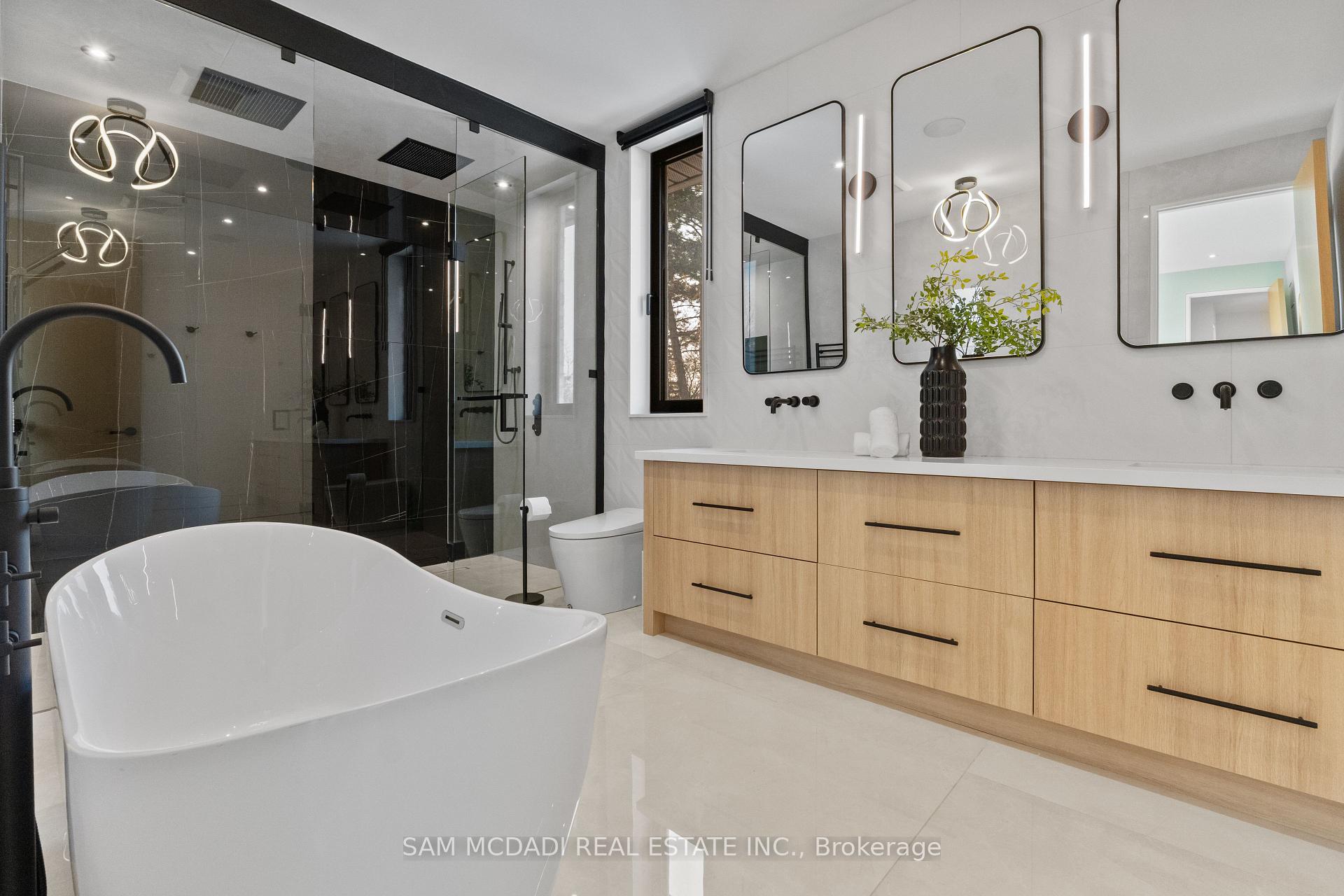 2186 Harcourt Crescent