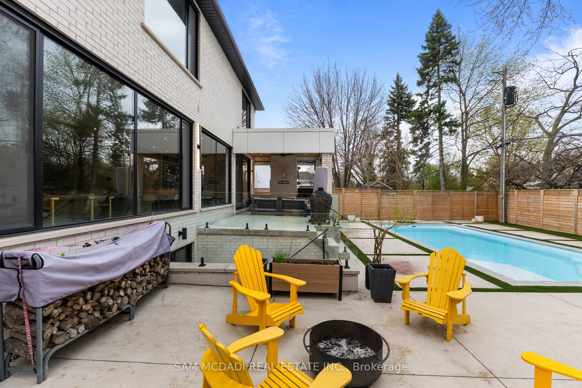 2186 Harcourt Crescent