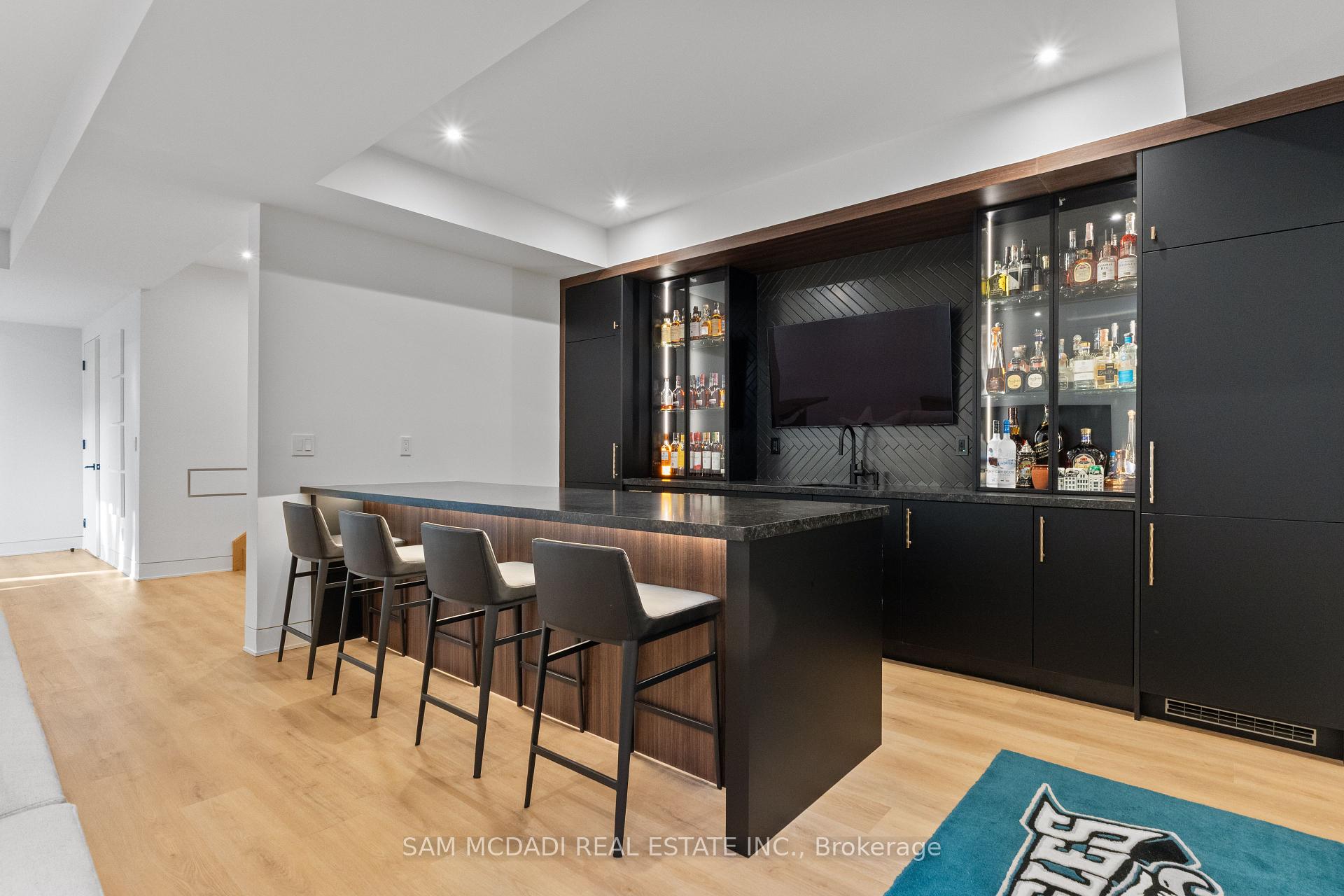 2186 Harcourt Crescent