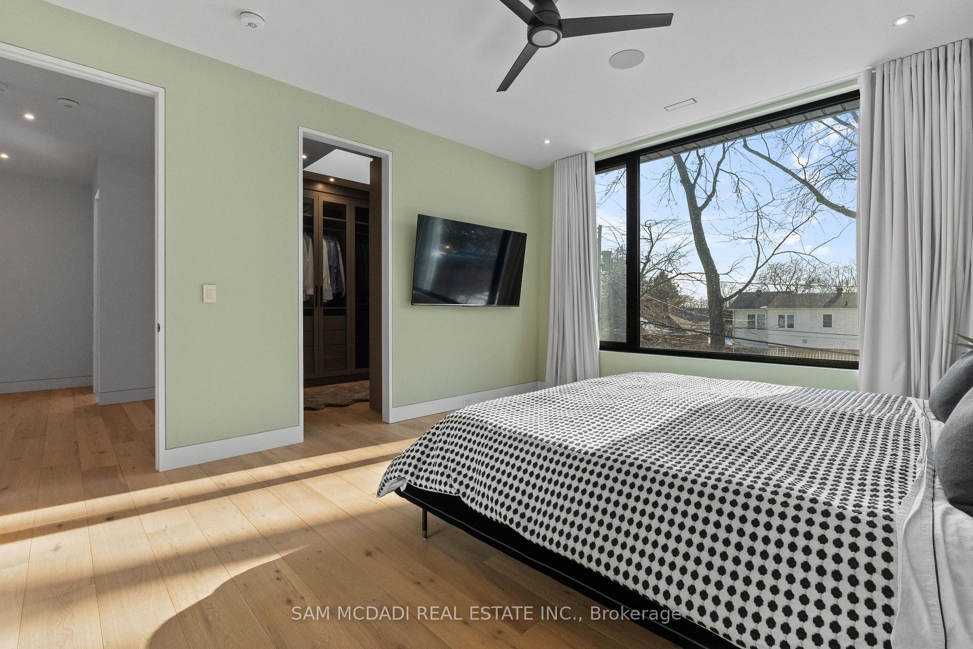 2186 Harcourt Crescent