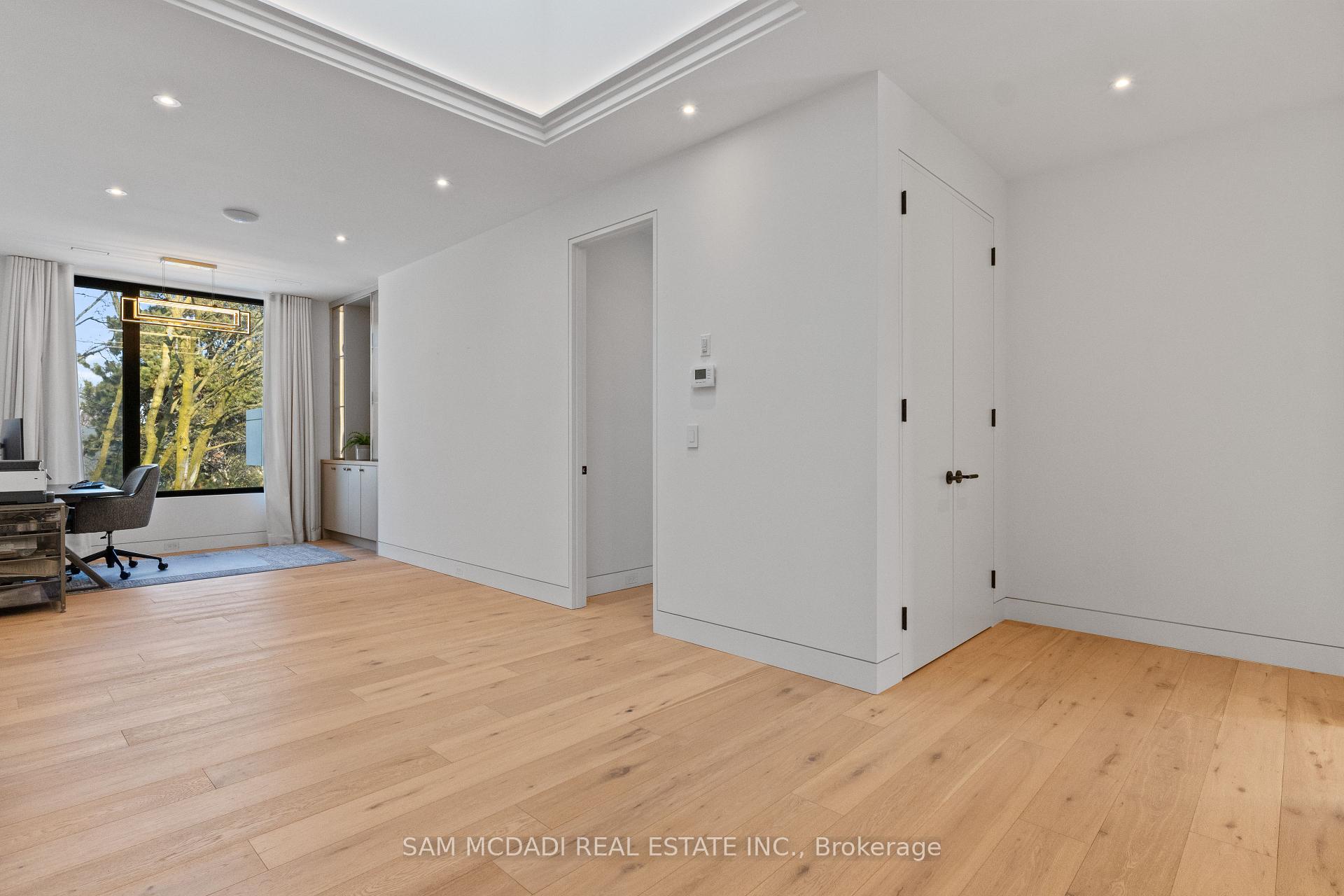 2186 Harcourt Crescent