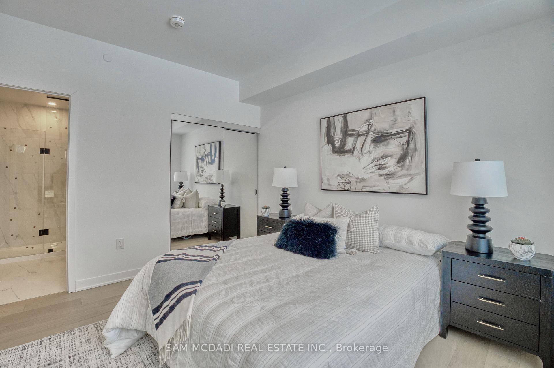 2495 Eglinton Avenue W 514