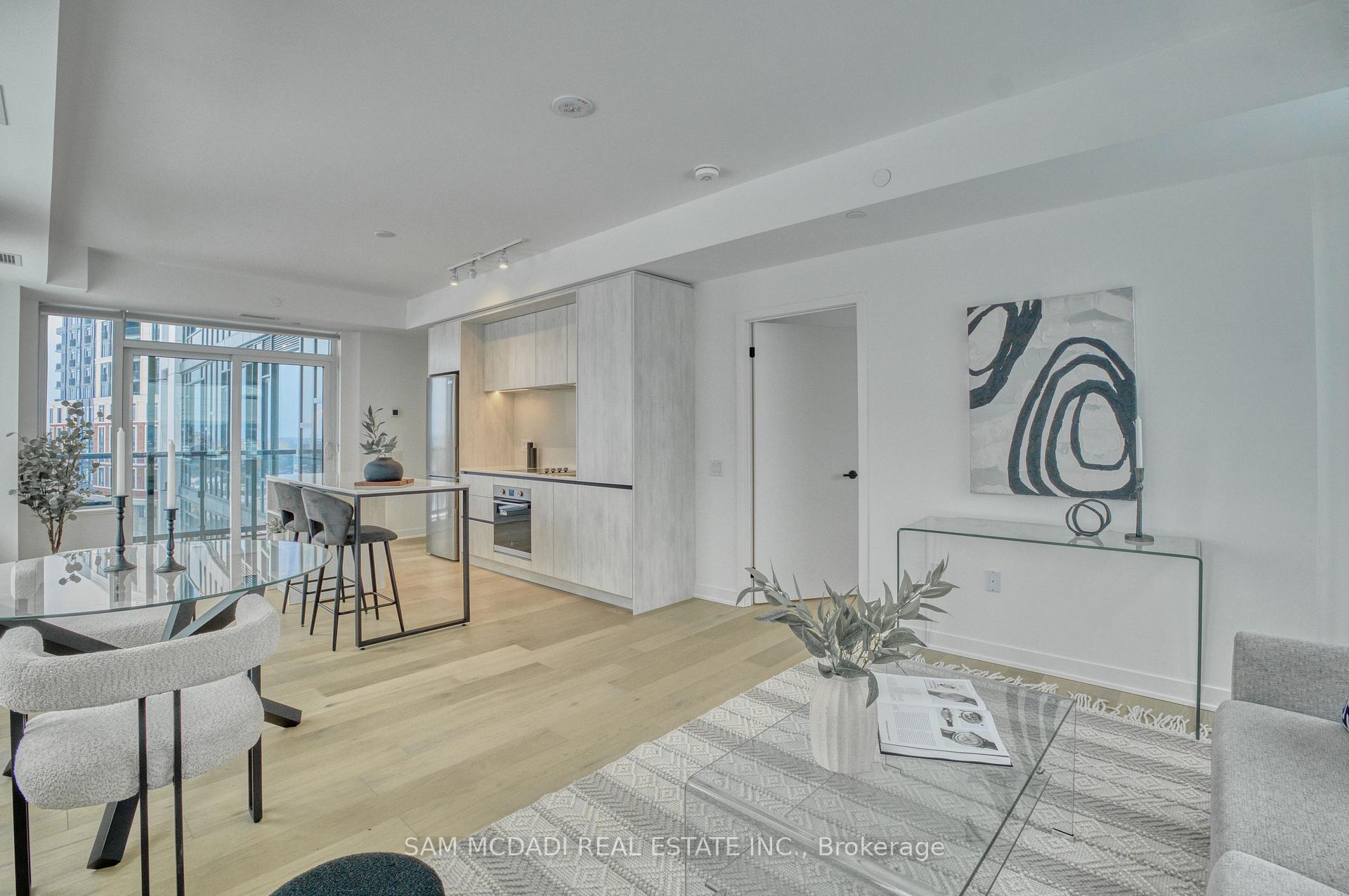 2495 Eglinton Avenue W 514