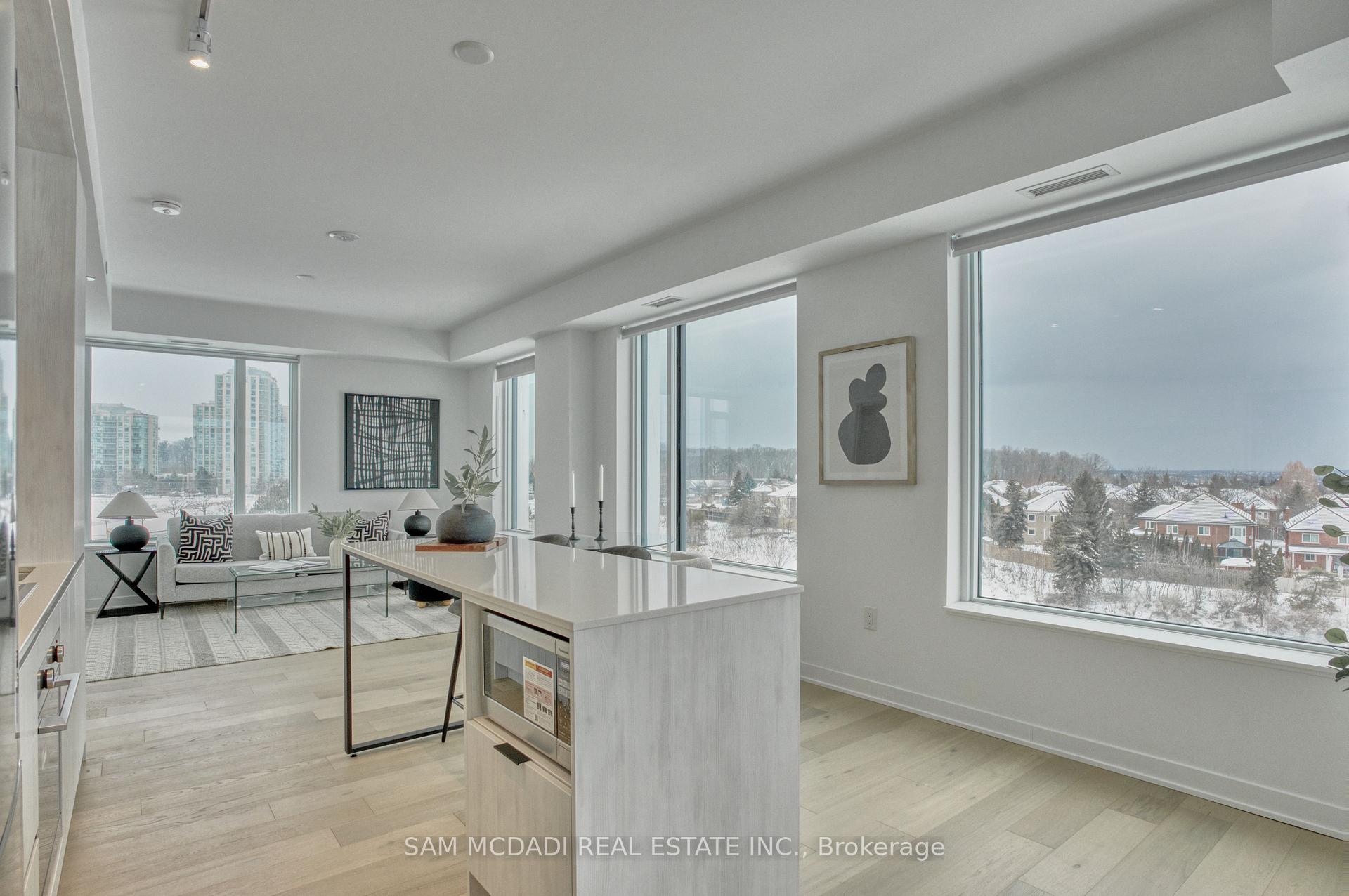 2495 Eglinton Avenue W 514