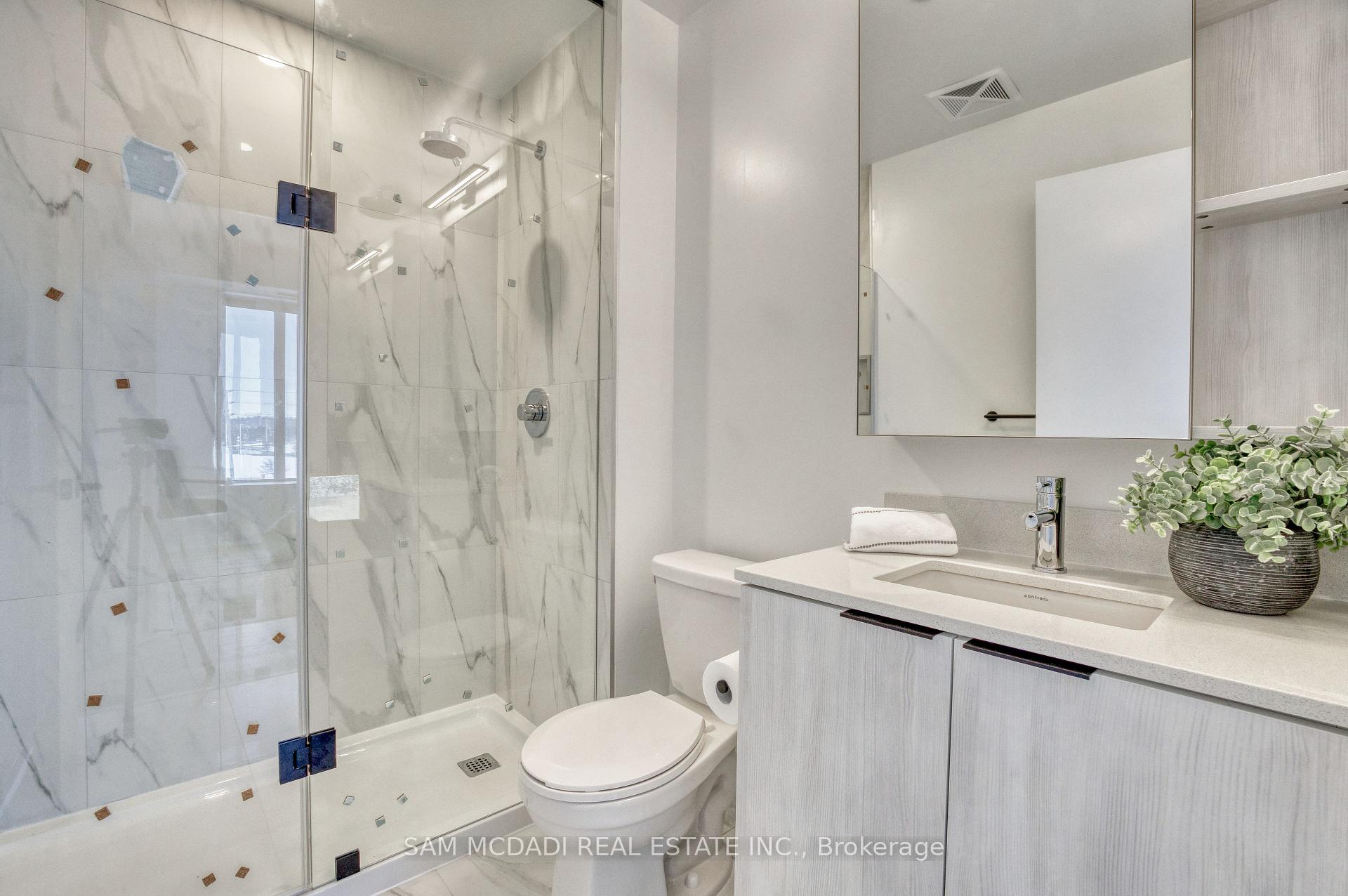 2495 Eglinton Avenue W 514