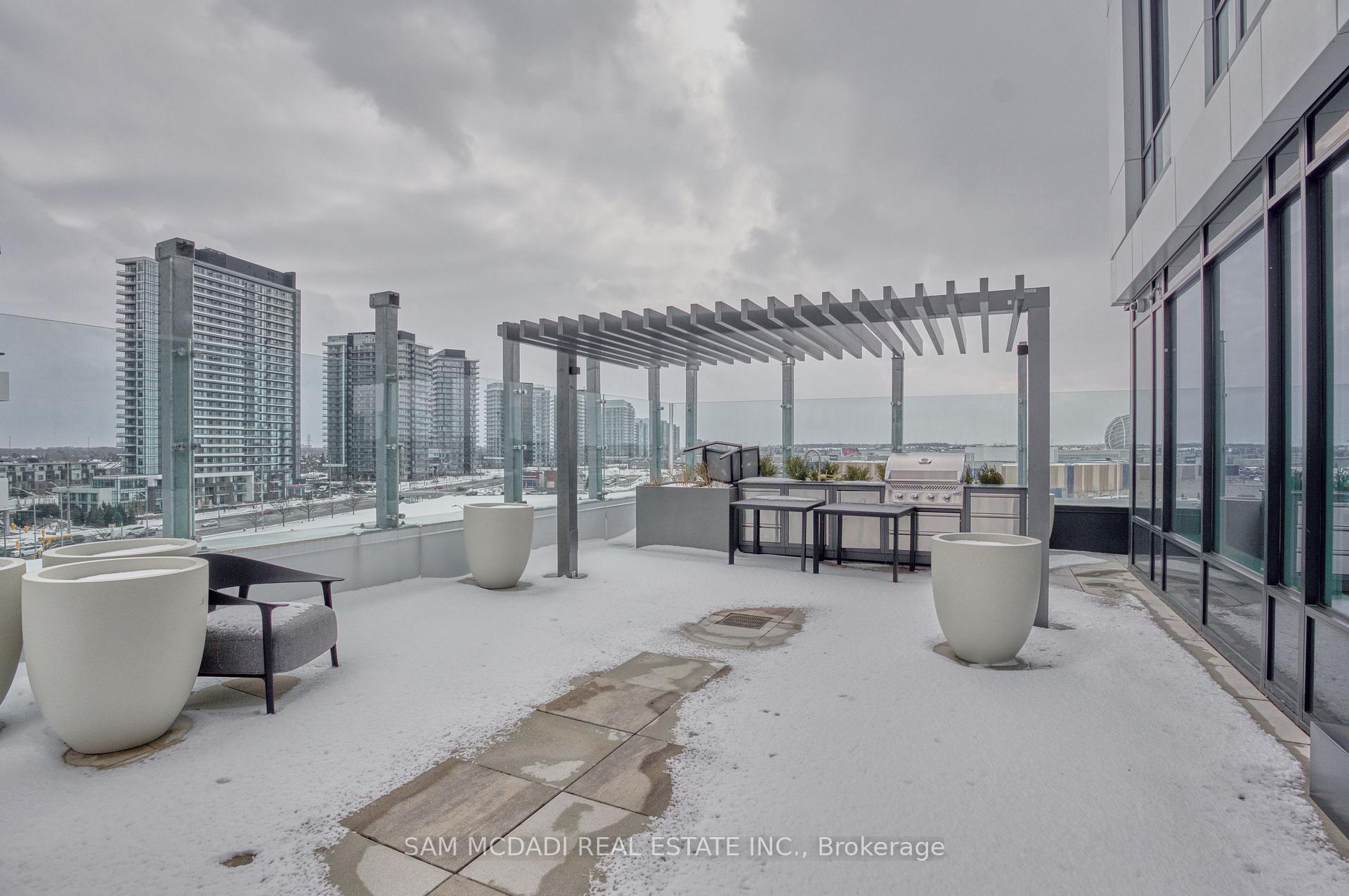 2495 Eglinton Avenue W 514