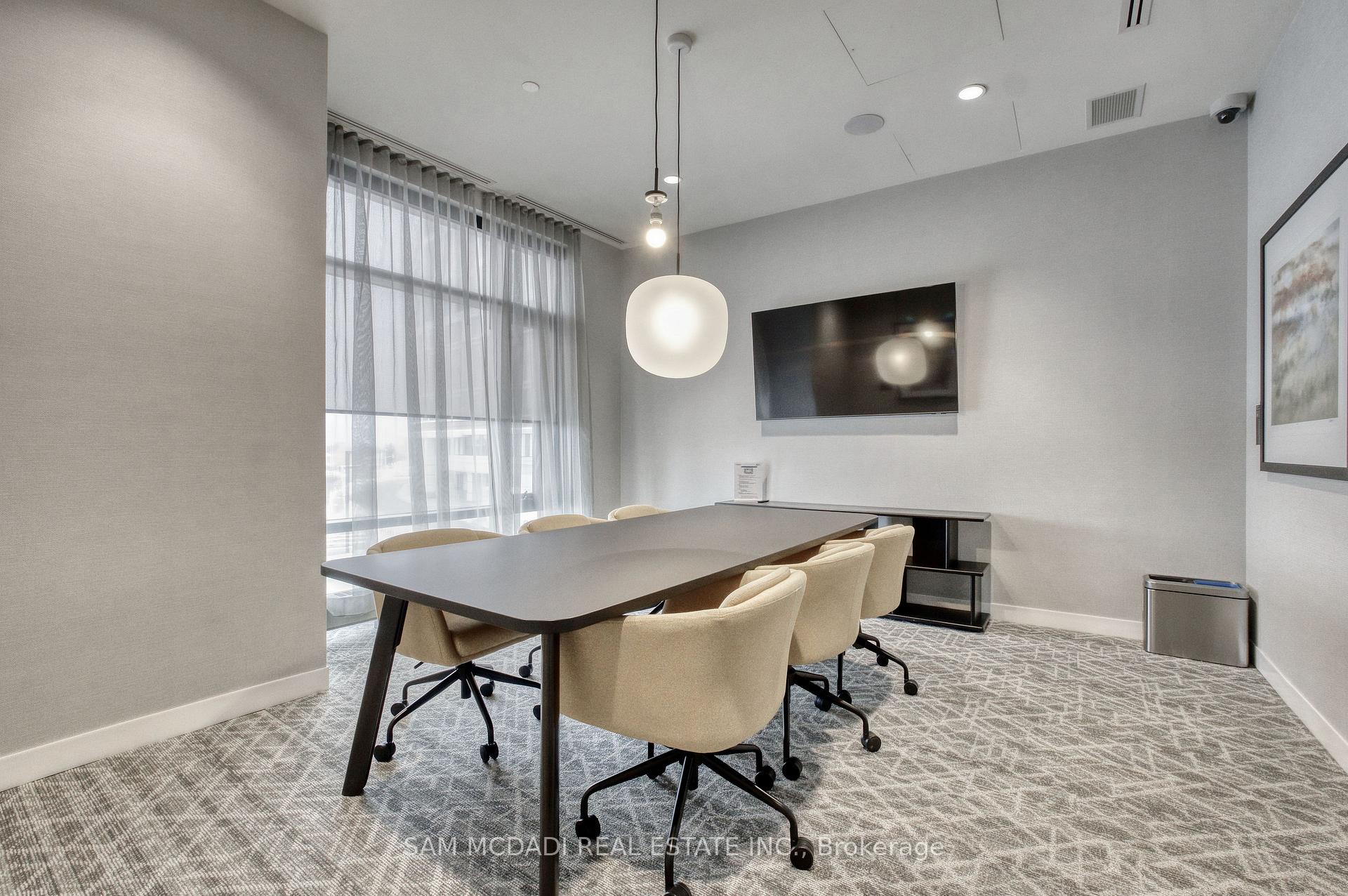 2495 Eglinton Avenue W 514