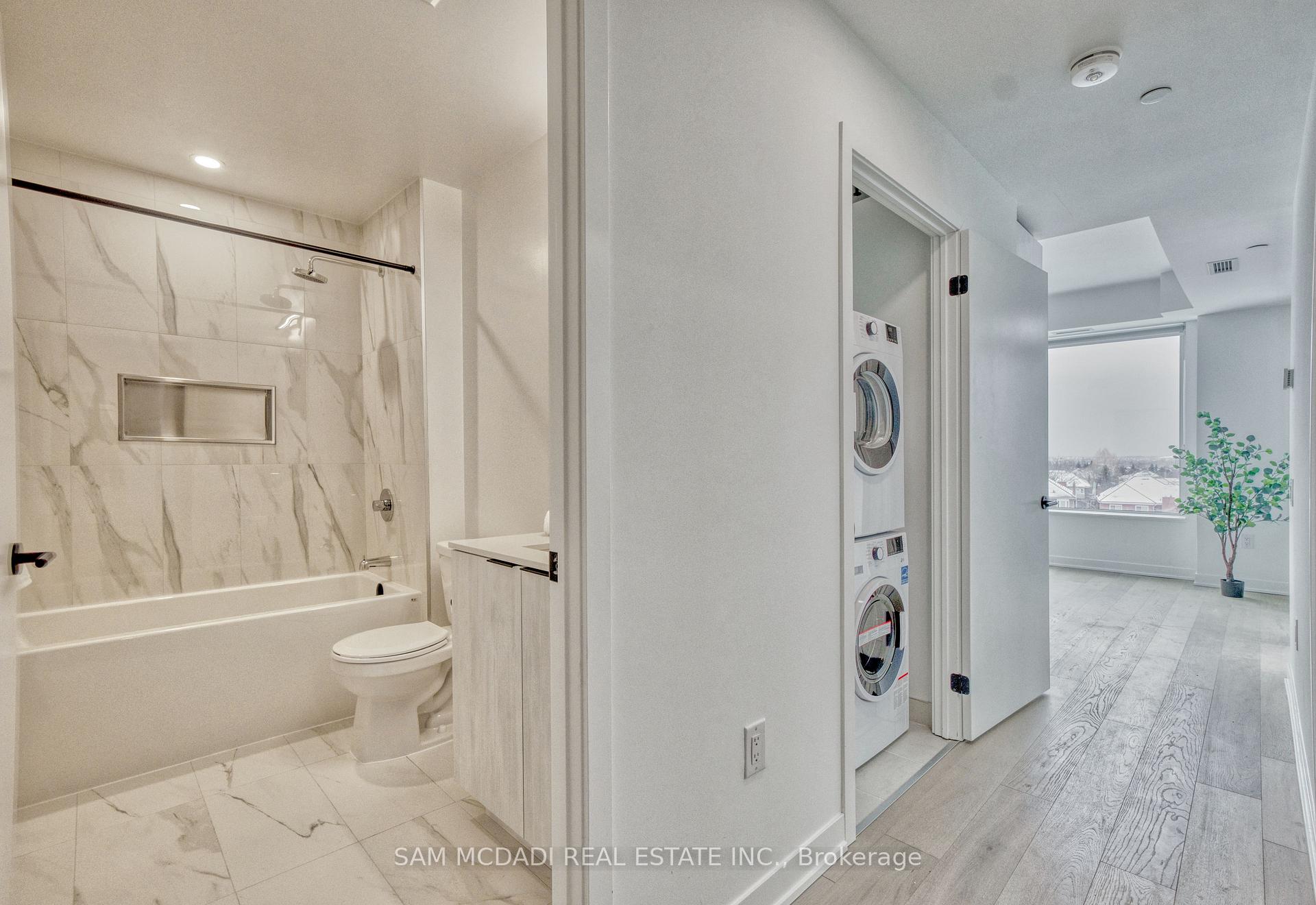 2495 Eglinton Avenue W 514