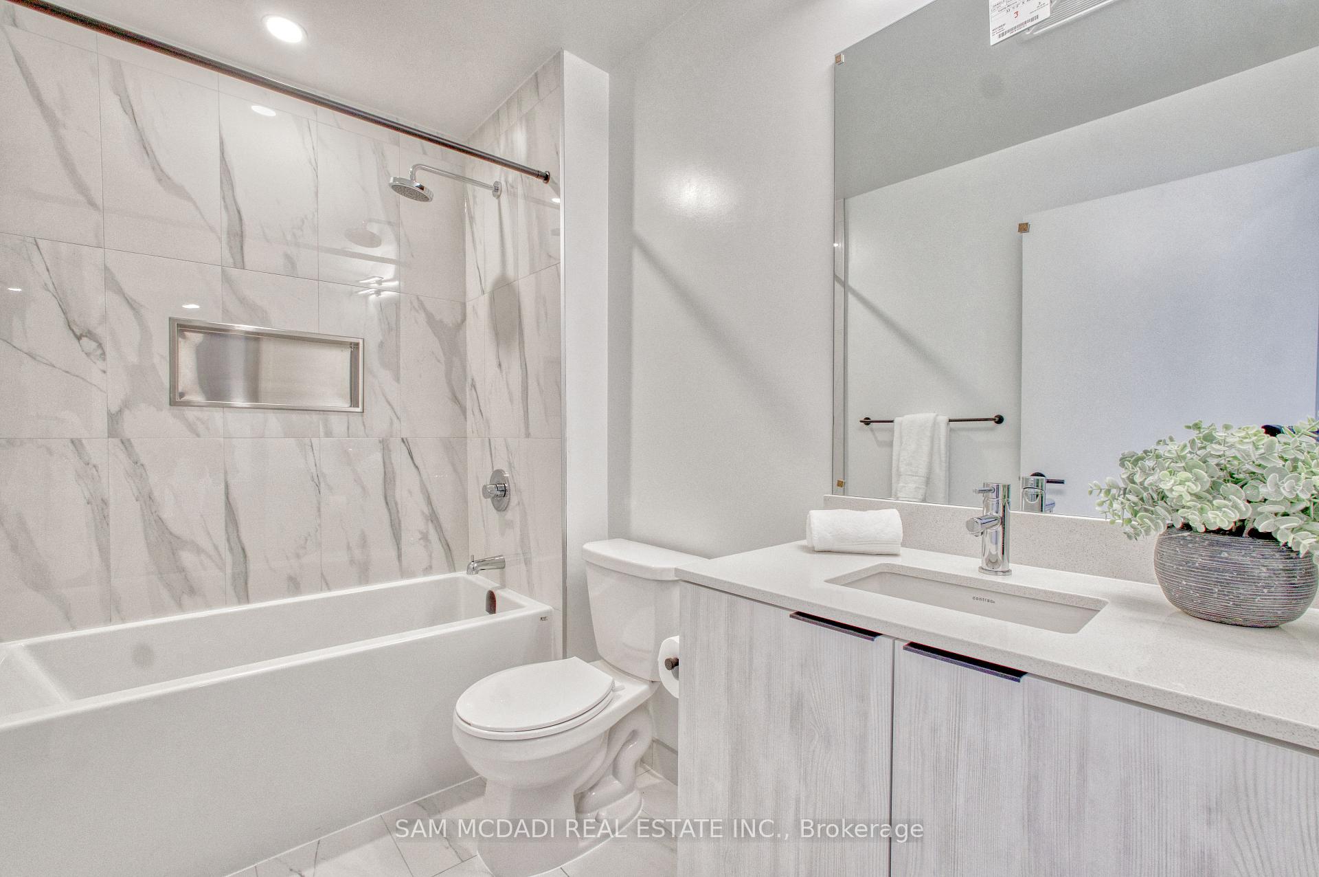 2495 Eglinton Avenue W 514