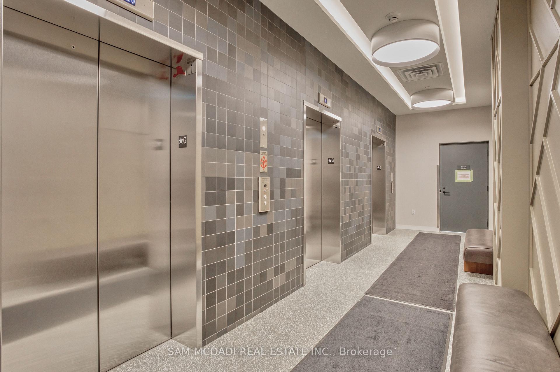 2495 Eglinton Avenue W 514