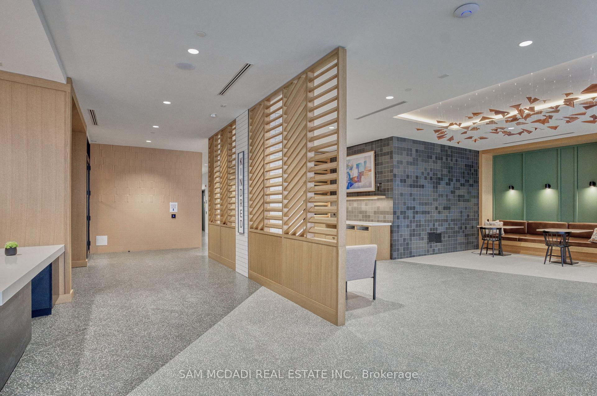 2495 Eglinton Avenue W 514