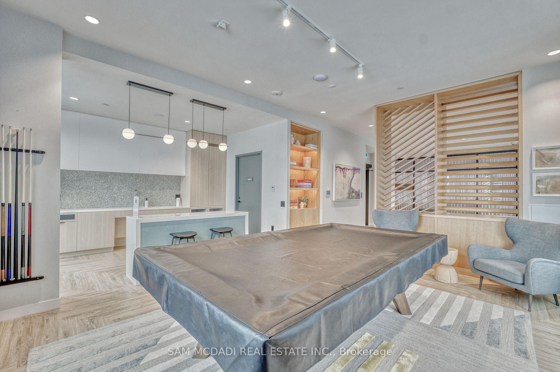 2495 Eglinton Avenue W 514