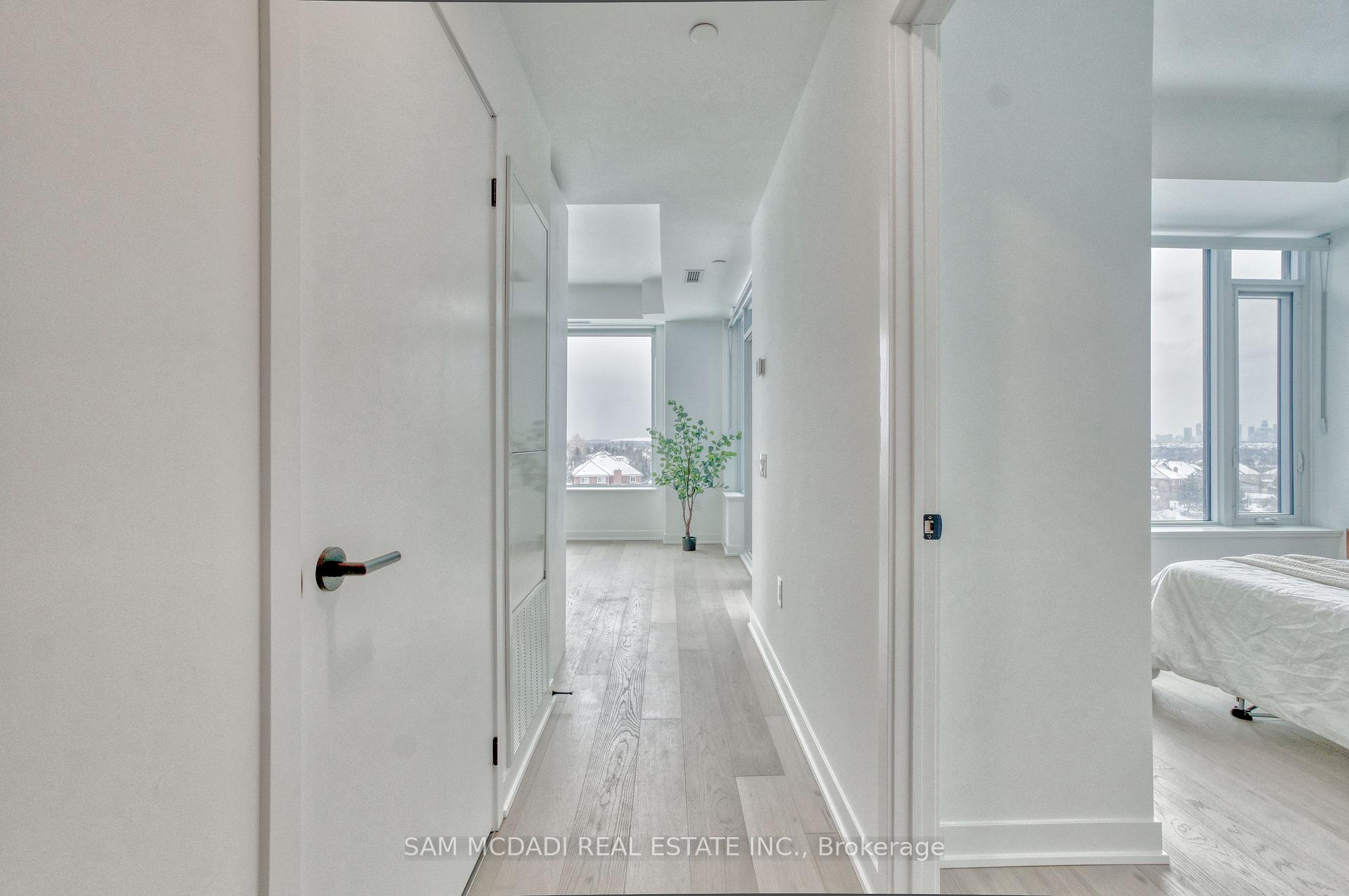 2495 Eglinton Avenue W 514