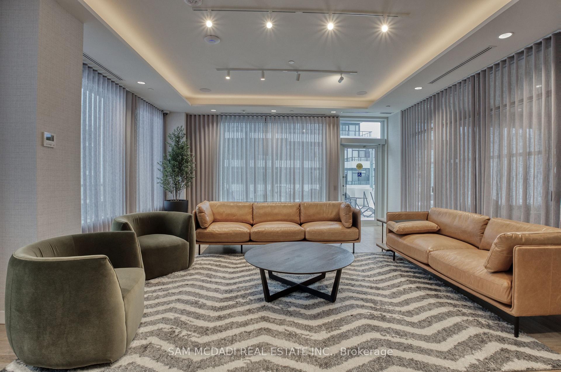 2495 Eglinton Avenue W 514